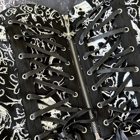 Women's DOLLS KILL Widow Lace-Up Skull Corset Zip Top Medium NWOT - Picture 2 of 6